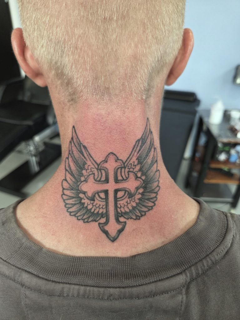 cross wings necktattoo kruis vleugels nektattoo