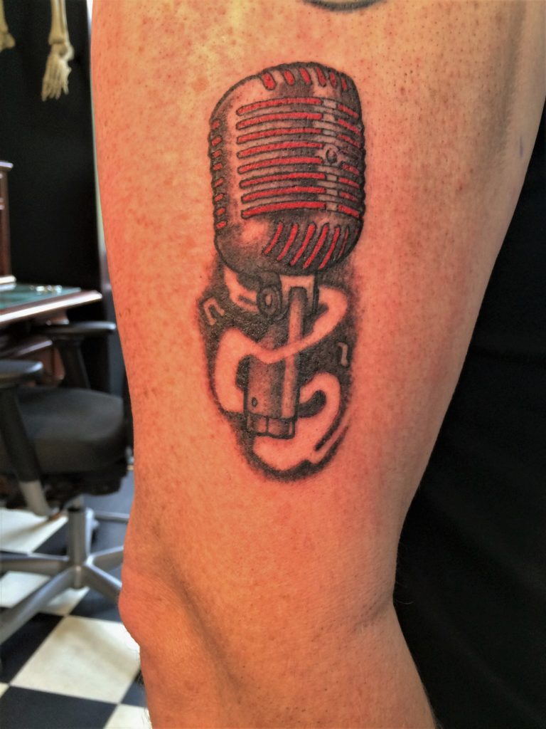 Microphone rock & roll tattoo