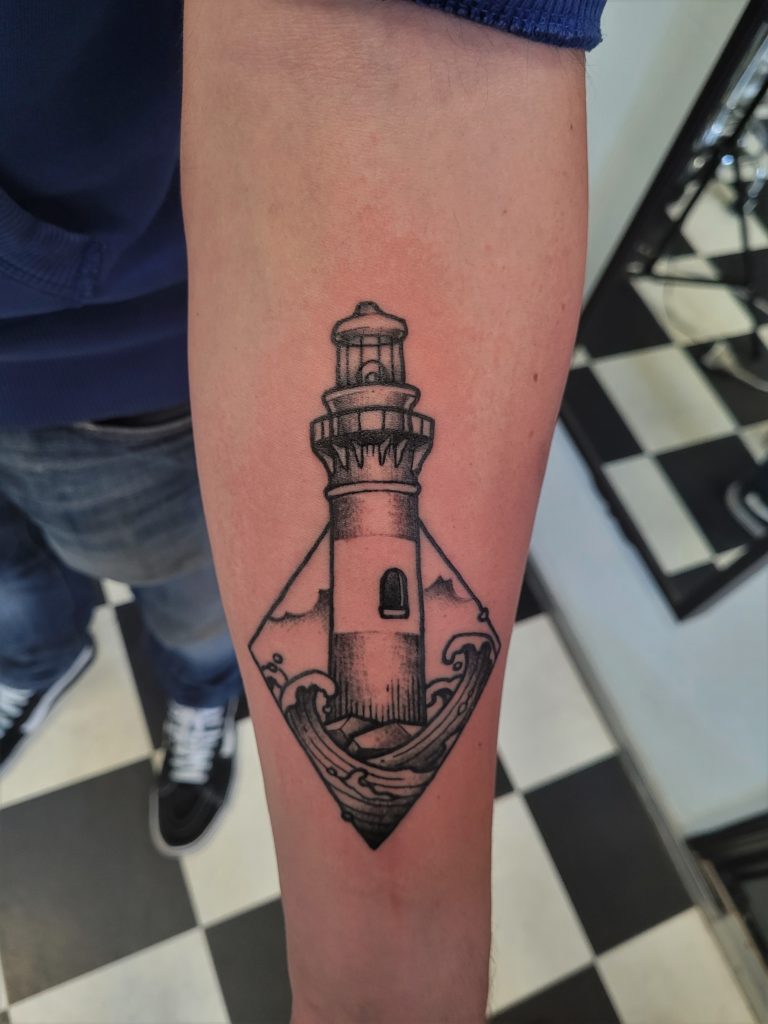 vuurtoren tattoo van onze Rotterdamse tattooshop.